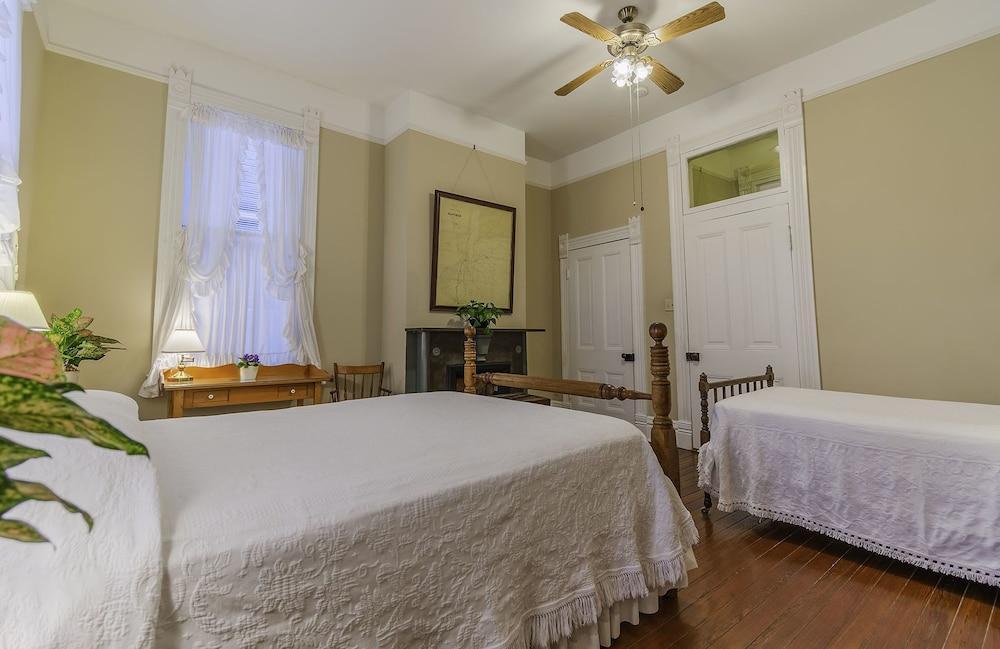 Bed and Breakfast 1888 Wensel House Натчез Экстерьер фото